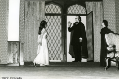 26.-1972.-Dracula-12-TEATRO.